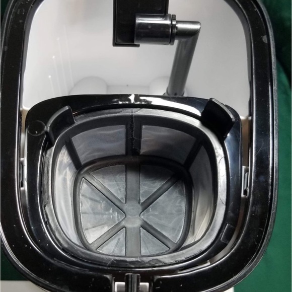 Mickey Mouse Coffee Maker w/ Ceramic Mug - Picture 6 of 9